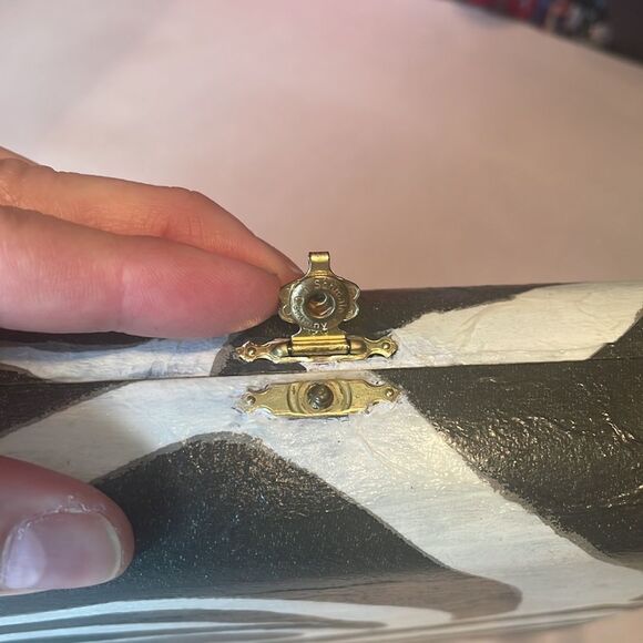 Unique zebra print decoupage Cohiba cigar box gold chain strap purse - Picture 9 of 16